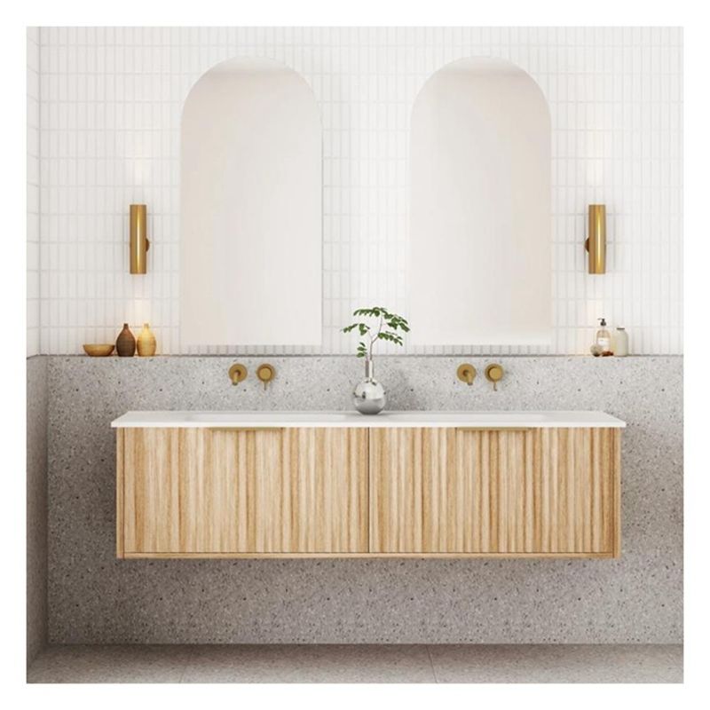 Vanità bagno appartamento con pannello di porta in legno massello e personalizzato legno leggero grano