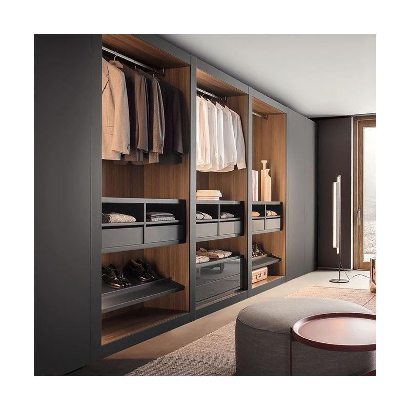Armadio personalizzato in stile di design contemporaneo per lo stoccaggio dei vestiti
