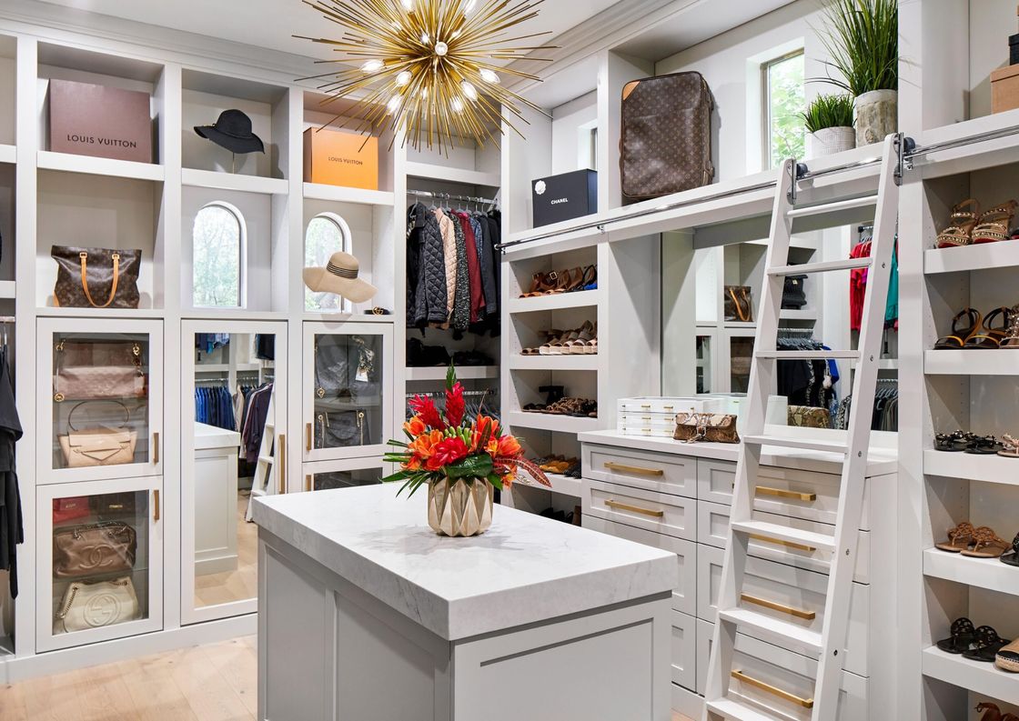 Armadio personalizzato in stile di design contemporaneo per lo stoccaggio dei vestiti