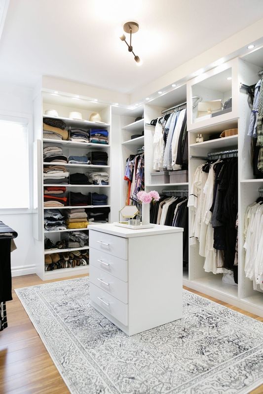 Armadio personalizzato in stile di design contemporaneo per lo stoccaggio dei vestiti