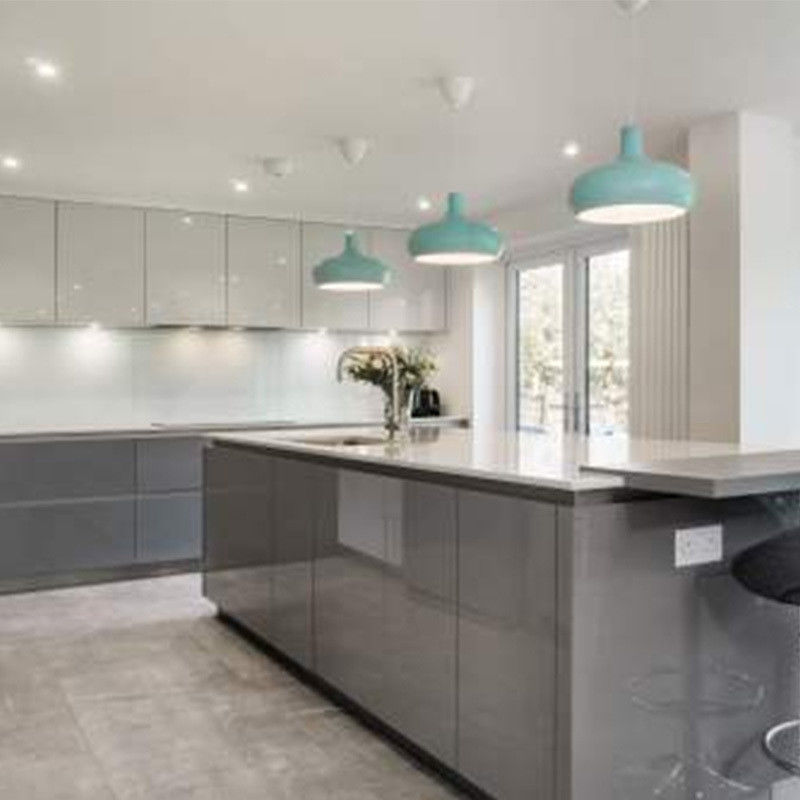 Moderno armadietto da cucina italiano con tavolo in pietra a bordo piatto e colore di rivestimento personalizzato