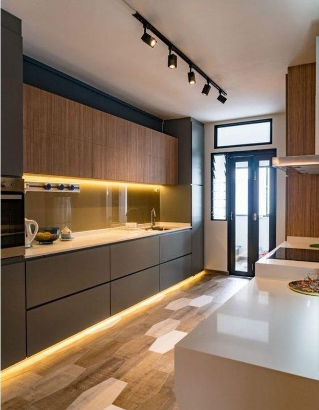 Arredamento per cucina a colori di rivestimento personalizzato con cassettiera e design moderno