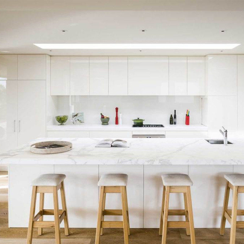 Armadi da cucina personalizzati di fascia alta con disegni di isola e colore di finitura lucida moderna