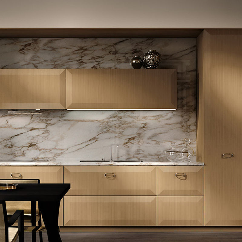 Arredamento di cucina in legno massello modulare