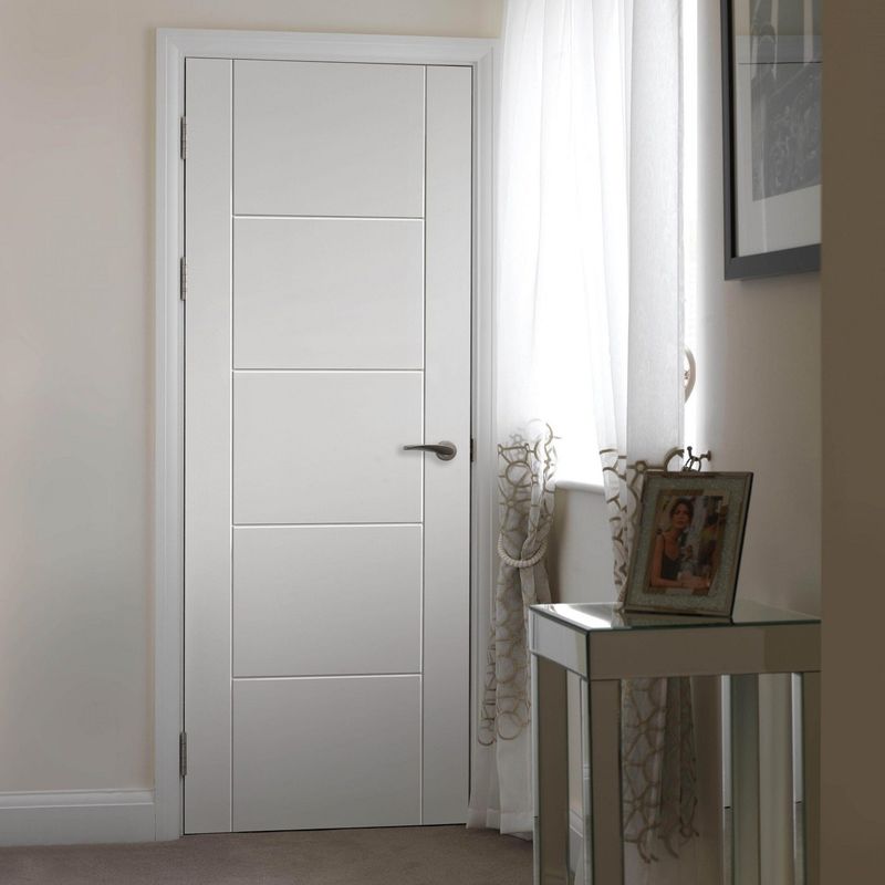 Porta interna in legno massello di design moderno personalizzato per case di vari colori
