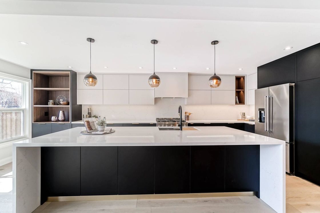 Set di armadietti di cucina moderni cinesi con lavorazione raffinata e bordo piatto