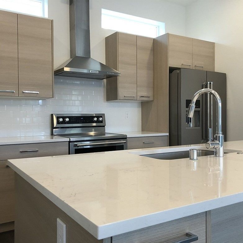 E1 Custom Particleboard Wood Kitchen Pantry Cabinet con colore di rivestimento personalizzato