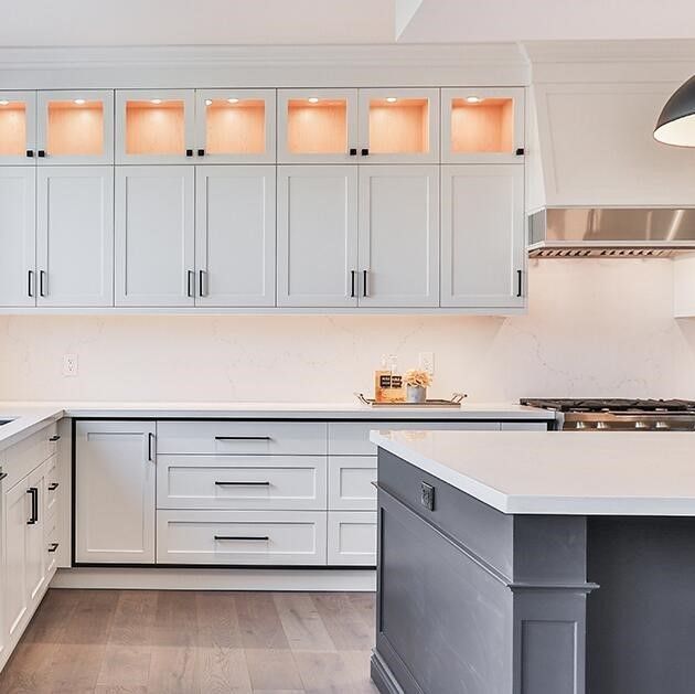 Luxury High End Kitchen Cabinet Set con lavorazione raffinata e disegno di agitatore in legno