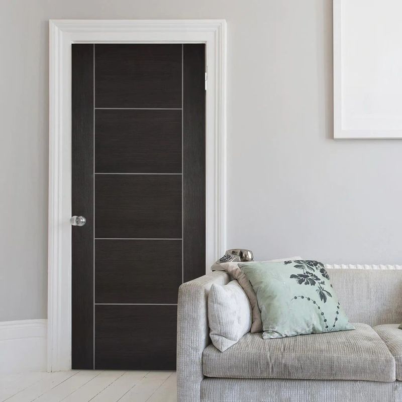 Moderno stile porte interne in legno massello per case con design contemporaneo