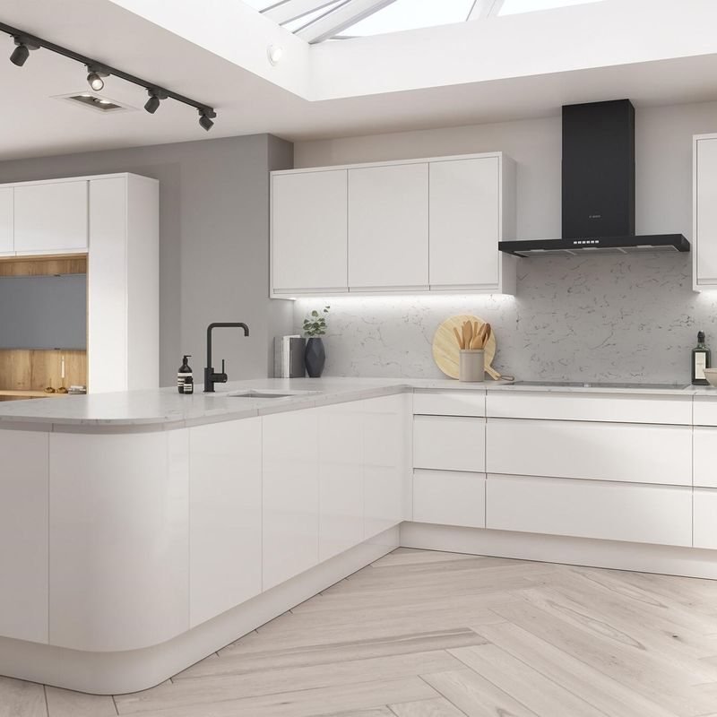 Armadio da cucina a colori lucidi con design e accessori moderni