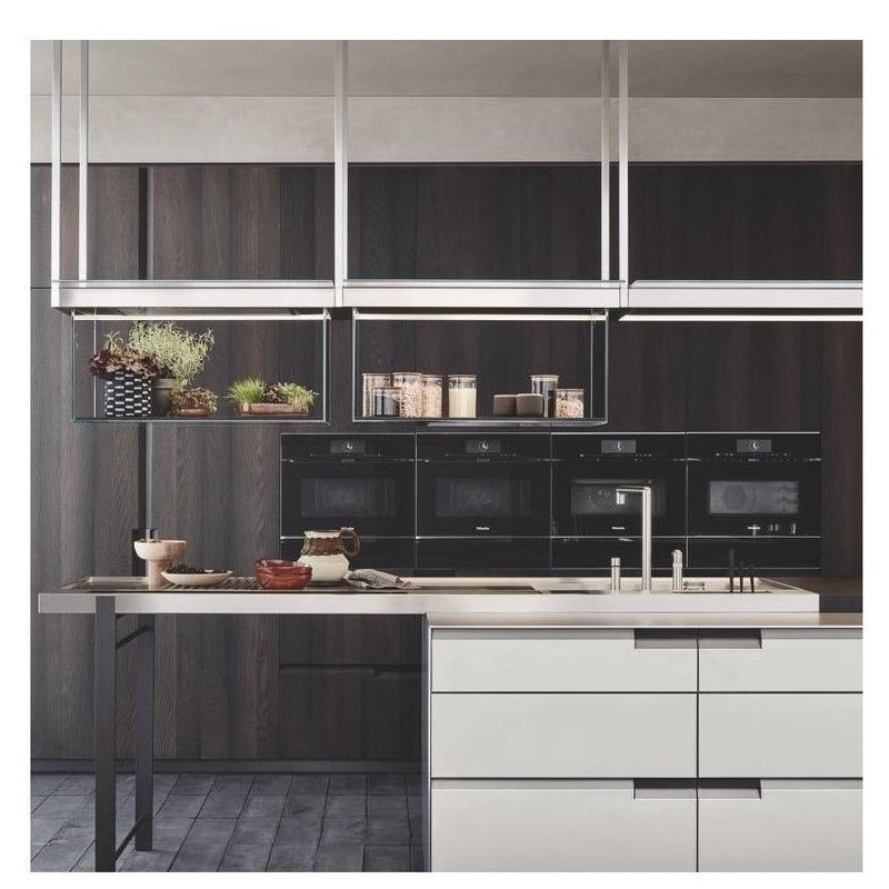 Arredamento da parete per cucina di lusso a colori di rivestimento personalizzato con bancone in pietra di quarzo