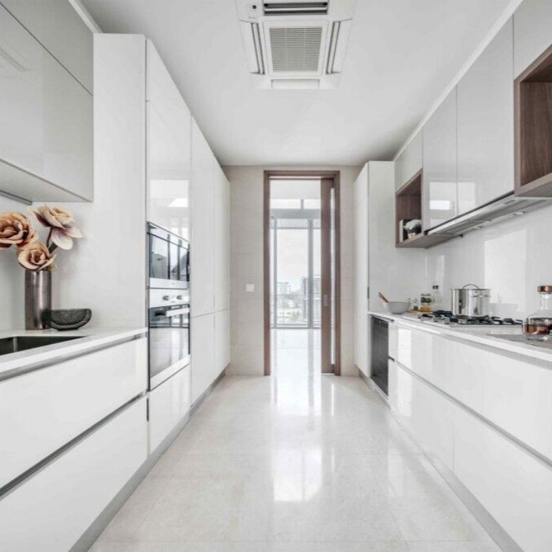 Armadio da cucina in lacca bianca personalizzato con pannello di porta a membrana in PVC e cassetto Blum