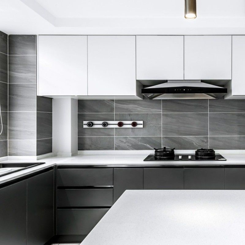 Armadio da cucina in lacca bianca personalizzato con pannello di porta a membrana in PVC e cassetto Blum