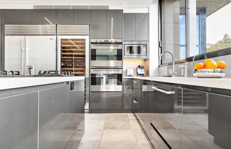 Porta in MDF colore di rivestimento personalizzato YALIG sotto il lavandino Verde australiano Mobile lucido Lacca Armadi da cucina