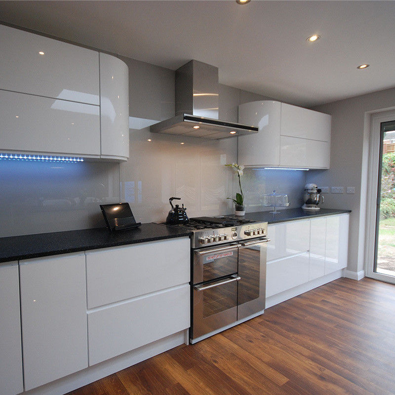 Armadi da cucina di lusso modulare a colori personalizzati con design moderno e finitura in vernice