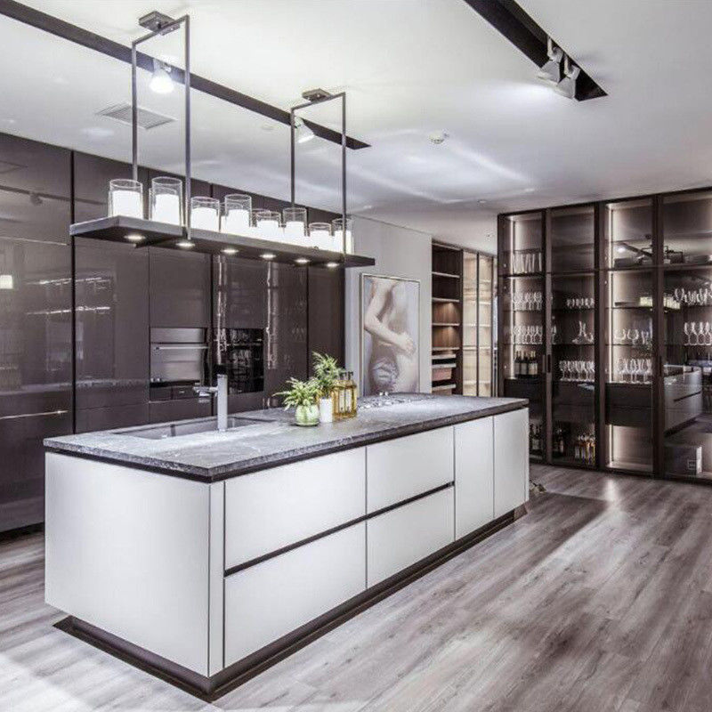 Arredamenti di cucina in legno intelligente Mobili italiani vantaggiosi per ville e appartamenti