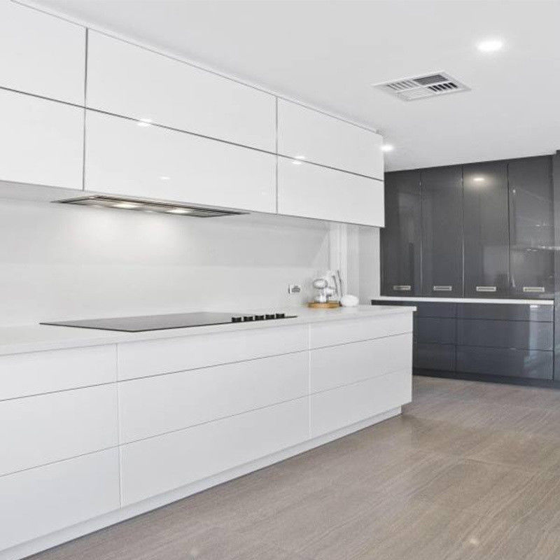 Mobili italiani di alta lucentezza in legno massiccio lusso armadi di cucina a colori di rivestimento personalizzati