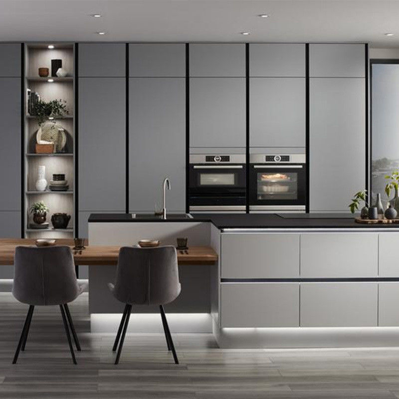 Cucine Matte personalizzate per cucine moderne e intelligenti in ville e appartamenti