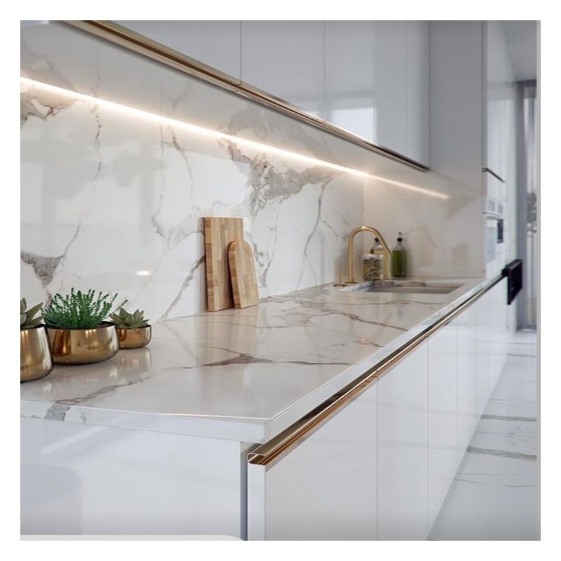 Armadi da cucina in legno massello a colori personalizzati per una pulizia facile in un design minimalista