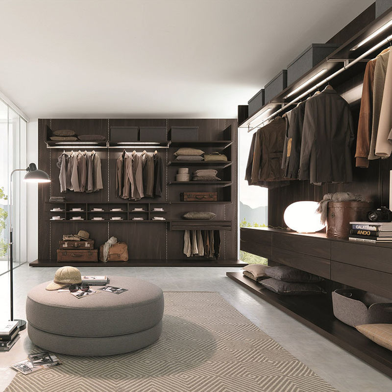 Dispositivi per camera da letto, armadio in legno massello, con design contemporaneo.