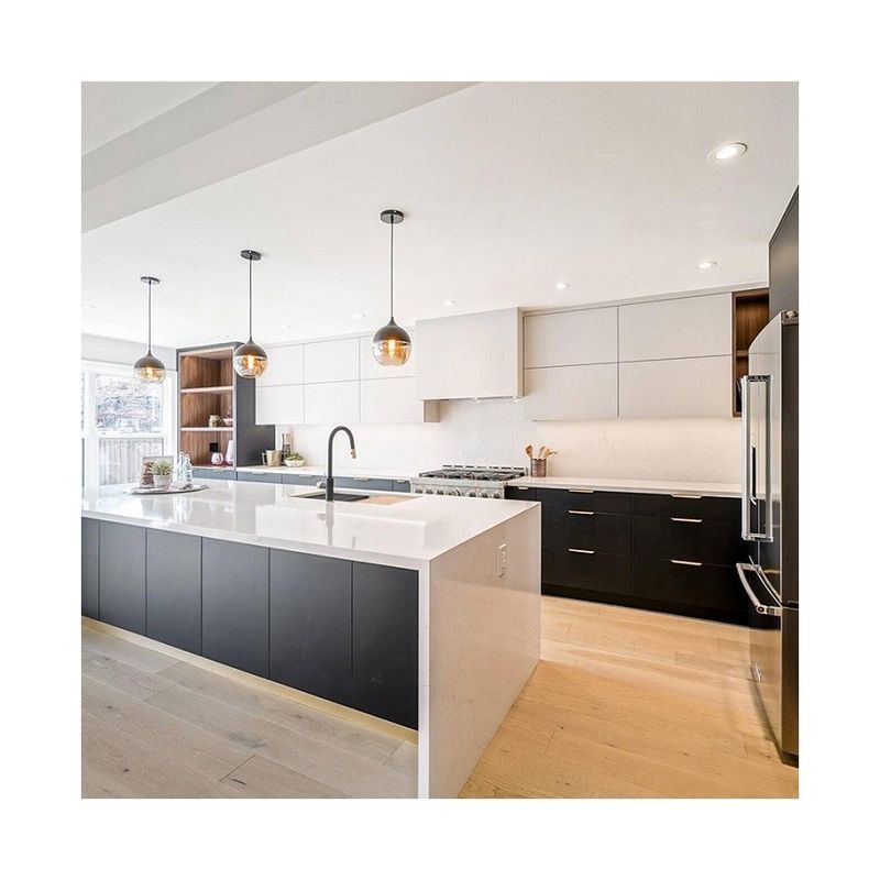 Modulo di cucina modulare di design moderno con porte di finitura in legno massello e lacca