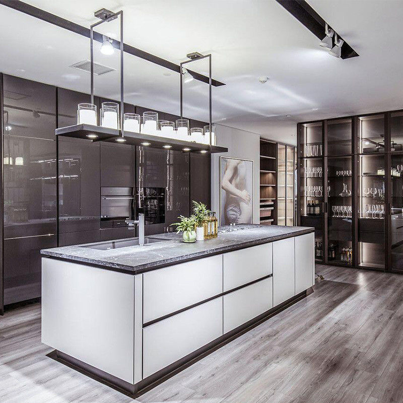 Armadi di cucina modulari in legno ad alta lucentezza e impermeabilità in stile europeo con dimensioni personalizzate