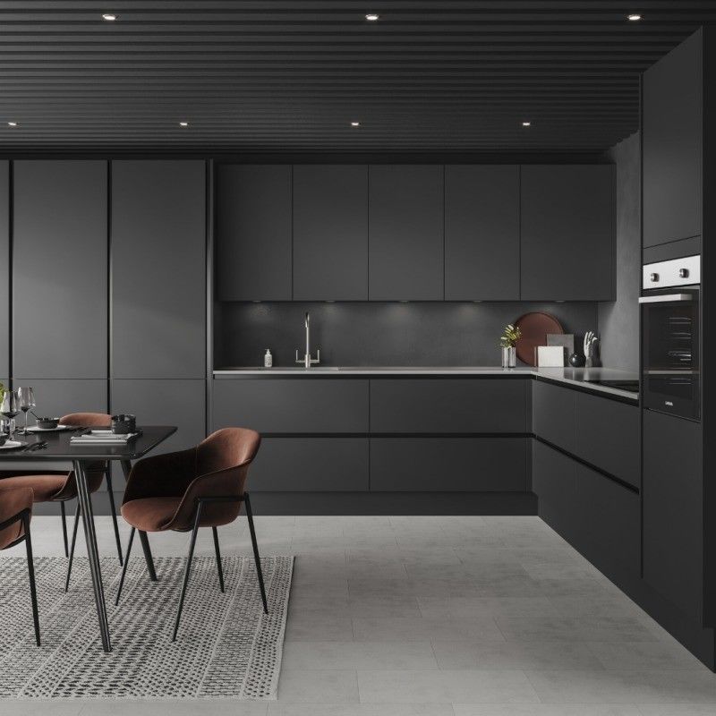 Armadio da cucina su misura con grande isola e Blum