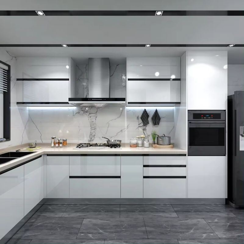Set di armadietti da cucina in PVC in colore bianco su misura per il design moderno sul mercato