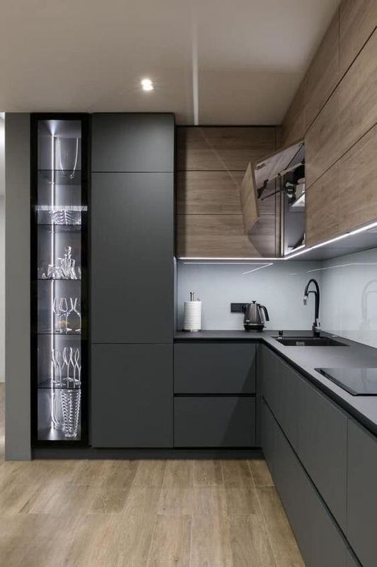 Comodo Lazy Susan Storage in Dark Pantry Unit Armadi da cucina con Blum Hardware