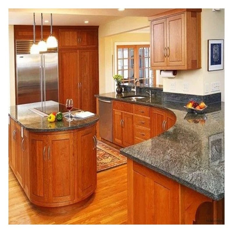 Armadi da cucina in legno massello personalizzati con porte in rivestimento lucido e lucido