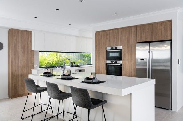 Armadio da cucina Blum Hardware Villa con cartone di melamina e materiale per porte in lacca