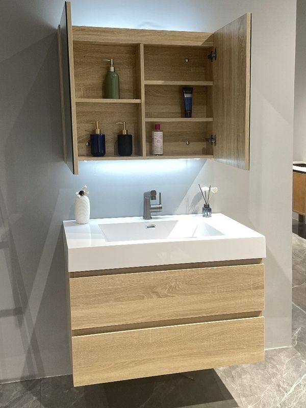 Vanità impermeabile per bagno su misura di fascia alta con lavandino e finitura della porta in PVC/lacca