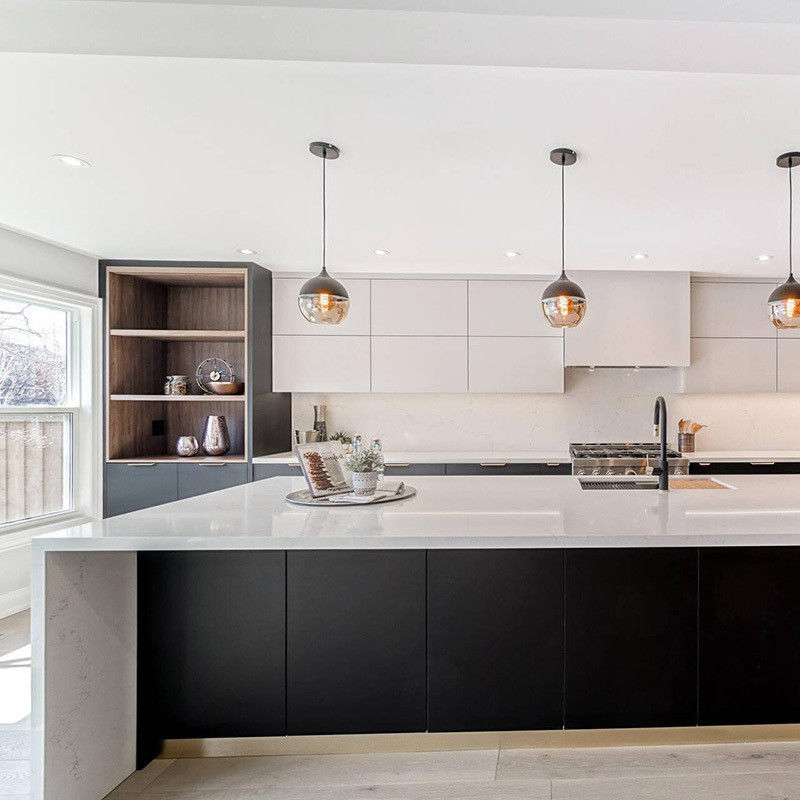 Armadio da cucina di lusso in cartone di melamina con design in stile moderno e pannello di porta in lacca