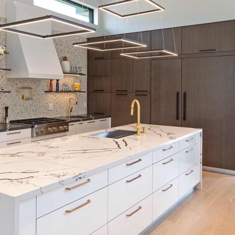 Disegno armadietto di cucina Modulare Legno massello Mdf Veneer Lacca Finitura Legno di noce Colore