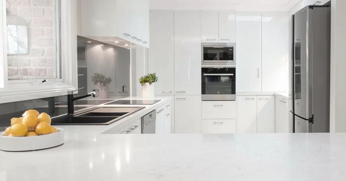Arredamento di cucina moderno con finitura a finitura impermeabile e ignifuga