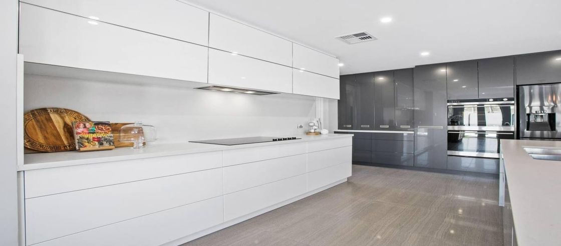 Arredamento di cucina moderno con finitura a finitura impermeabile e ignifuga