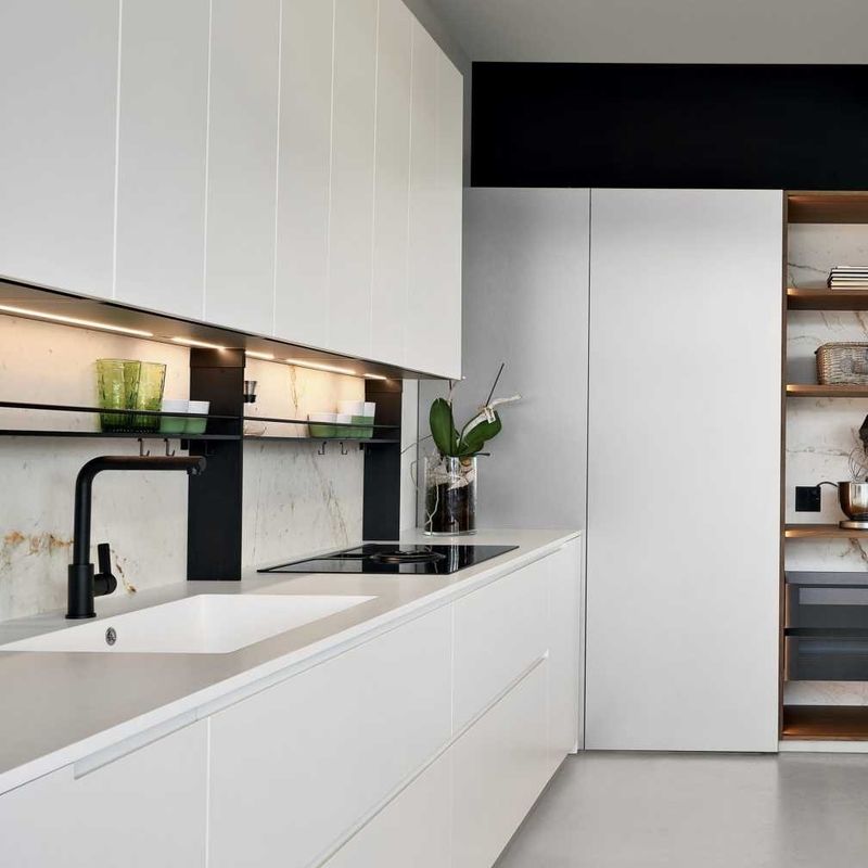 Moderne unità di armadietto di cucina in lacca su misura con opzione di personalizzazione del colore del rivestimento
