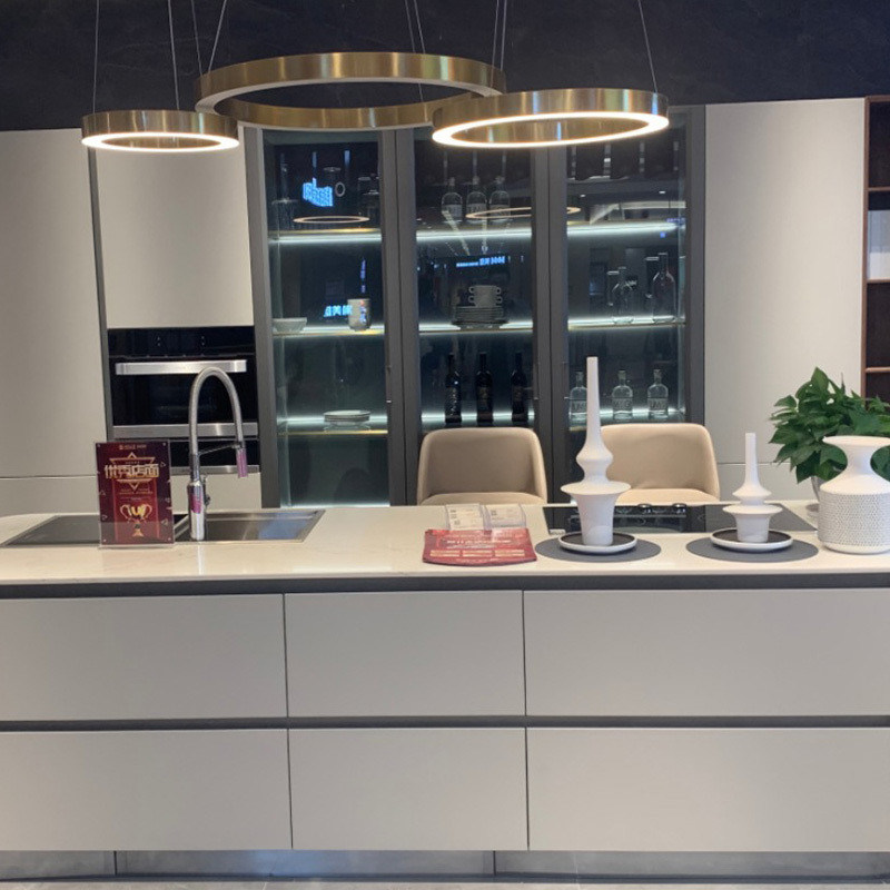 Arredamento completo in legno massello per cucina moderna