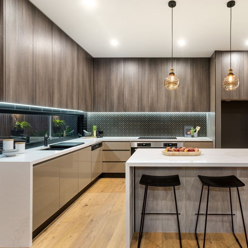 2024 Disegno di mobili di cucina in legno a forma di L per una villa contemporanea