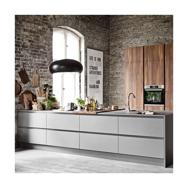 Armadietti di stoccaggio in grigio chiaro opaco senza maniglia Blum per il design di mobili da cucina moderni
