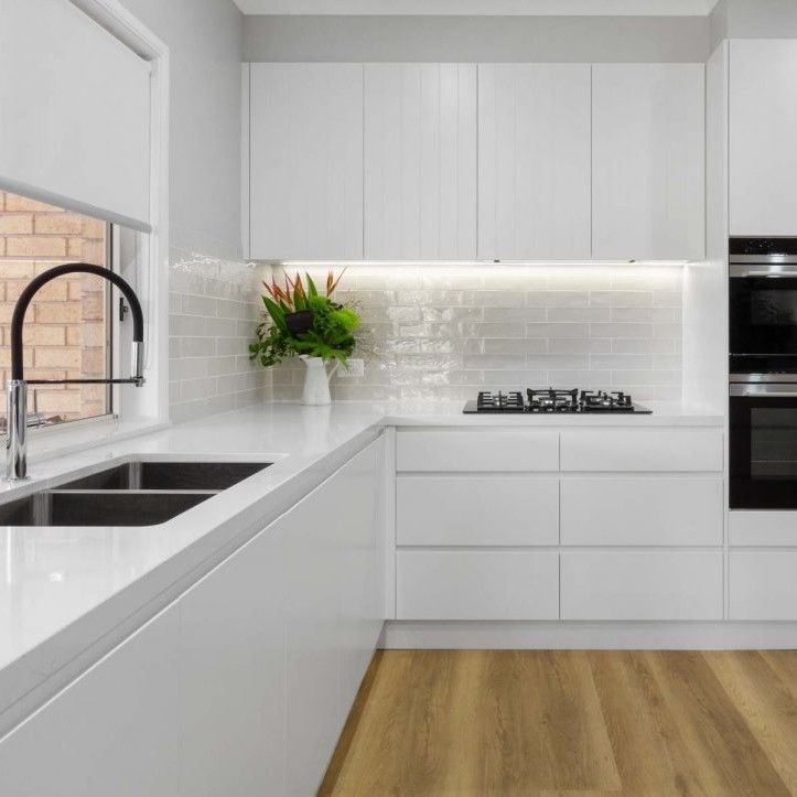 Armadietti da cucina in bianco a forma di L con tipo di armadio modulare