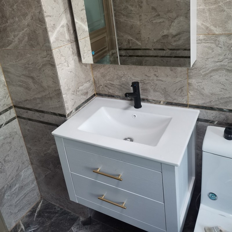 Set di vanità per bagno di design moderno di fascia alta con montaggio a parete e finitura in PVC / lacca