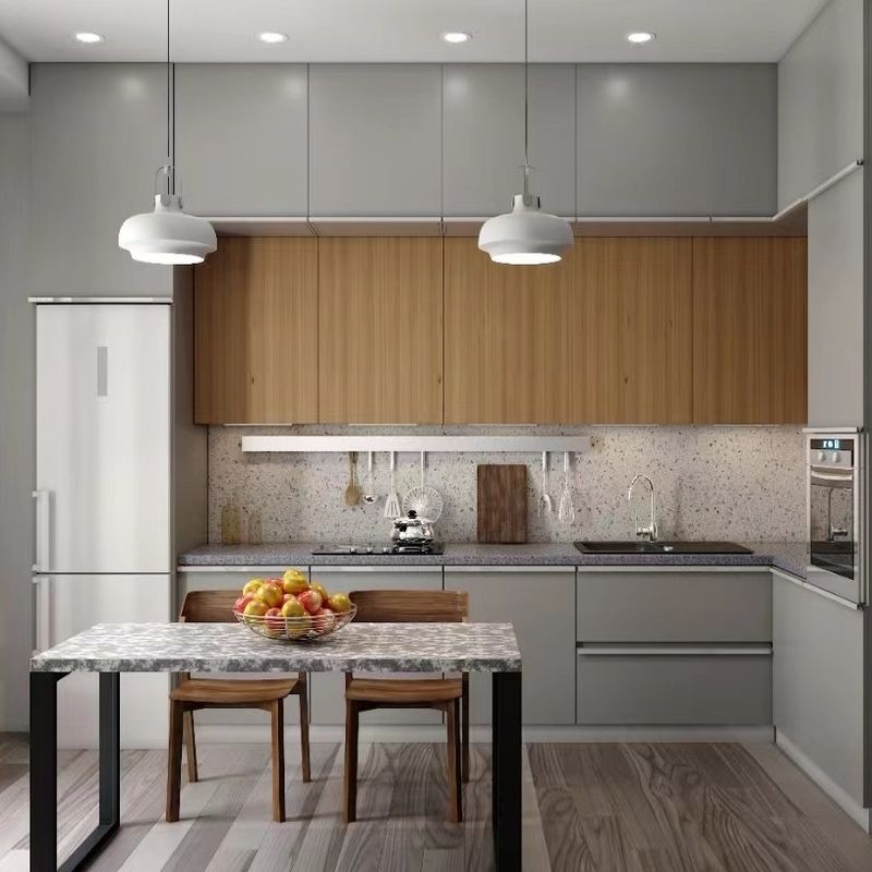 Mobili da cucina moderni con hardware Blum e design in legno a colori di facciata personalizzati