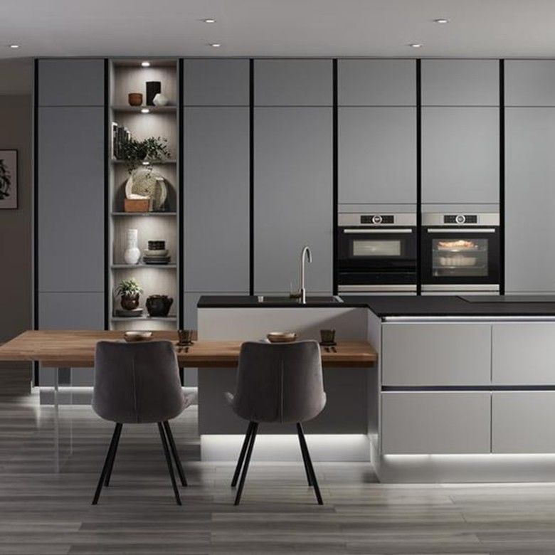 Mobili da cucina moderni con hardware Blum e design in legno a colori di facciata personalizzati