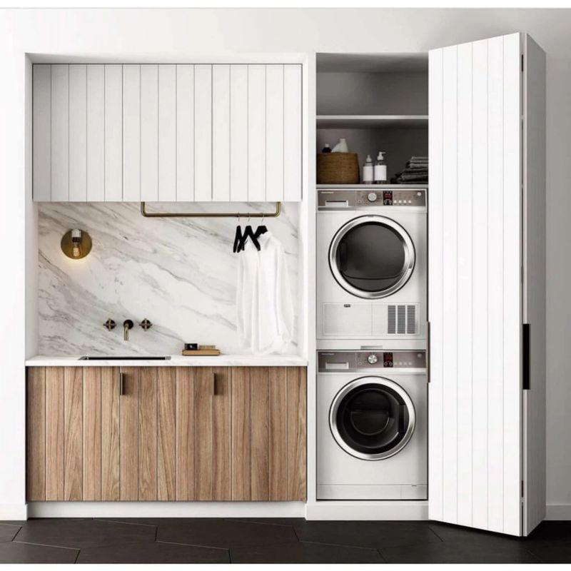 Arredamento di lavanderia in acciaio inossidabile di alta gamma in stile moderno con materiale per porte in compensato