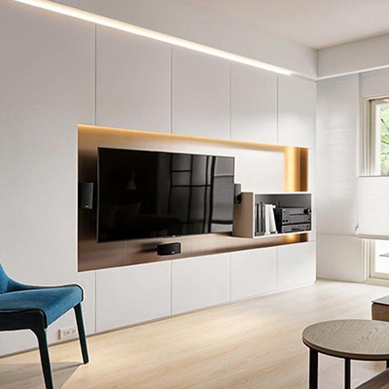 Unità di supporto TV montata a muro regolabile in legno per il design di salotti moderni di lusso