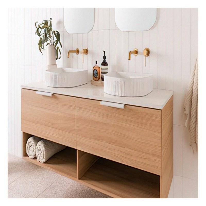 Fin Hotel Cherry Wood Bagno Armadio con Rock Slab Bar e doppie porte