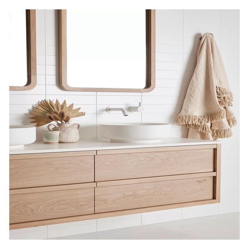 Fin Hotel Cherry Wood Bagno Armadio con Rock Slab Bar e doppie porte