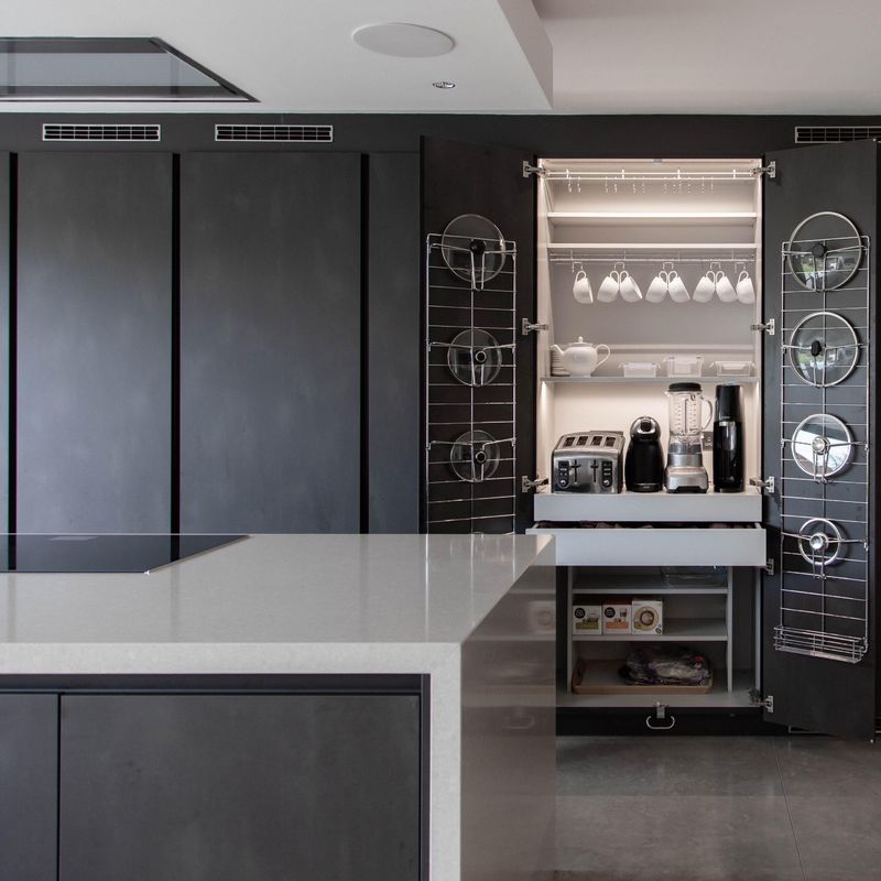 Armadietti per stanze intelligenti Armadietti per cucina e forno moderni in nero opaco per i clienti finali