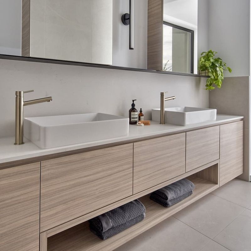 Armadio Vanità Bagno Lavabo Bagno Montato A Parete Con Specchio In Argento